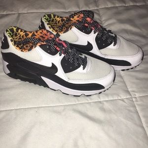 Size 5Y Sneakers (Boys Size 5)